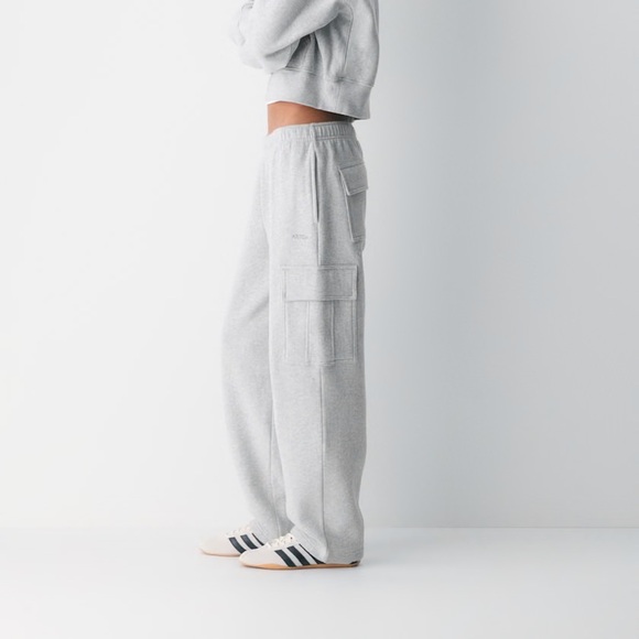Aritzia Cozy Sweatfleece Mega Cargo™ Sweatpant - Heather Chrome S Regular - Picture 1 of 4